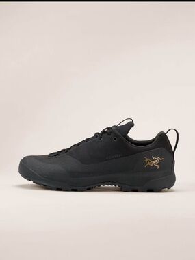 Arc'teryx Konseal Women’s GTX (Goretex) Approach Shoe - Black with Gold Logo